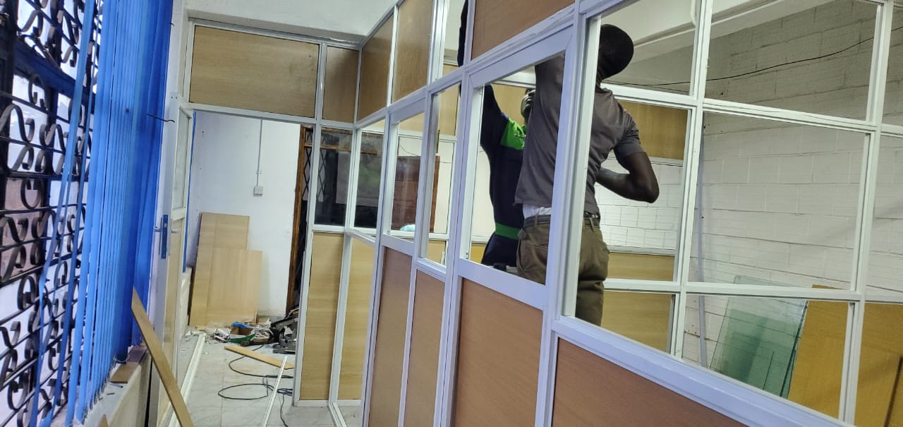 Lungalunga Petrol Station Cell Office Partition — gallery image