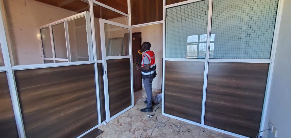 Lungalunga Petrol Station Cell Office Partition — gallery image